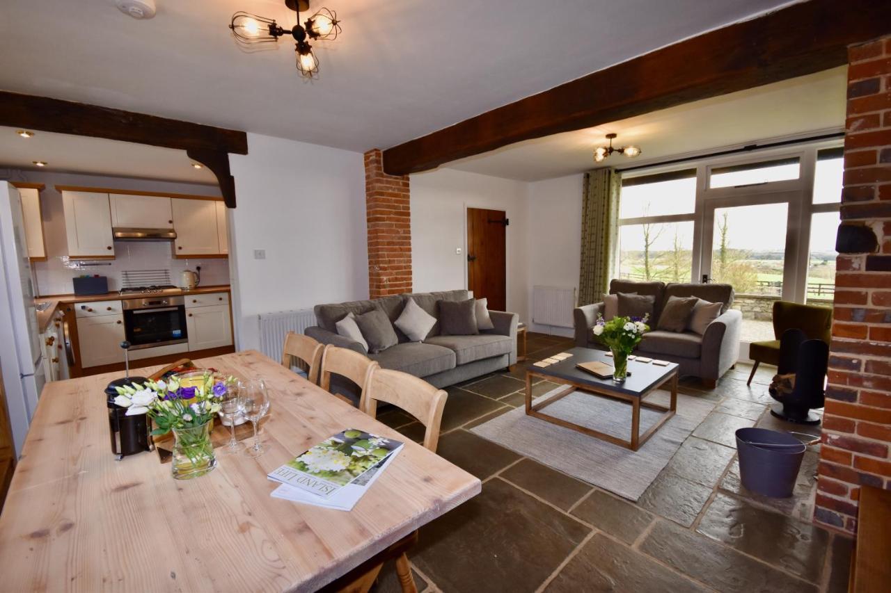 רייד Little Upton Farm Cottages מראה חיצוני תמונה
